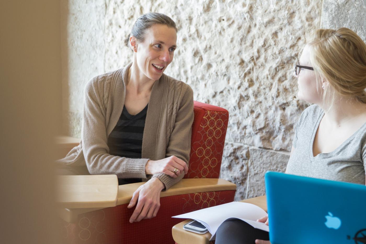 Prof. Tracy Gartner meets with a student.